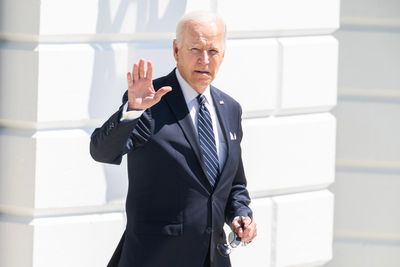 Biden triggers hefty pay raise for federal workers - Roll Call
