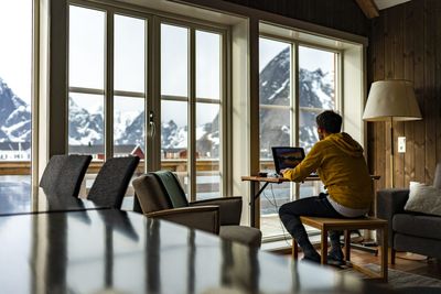 Despite RTO mandates, most U.S. execs think remote work and hybrid will grow over next 5 years as fully in-person work slips