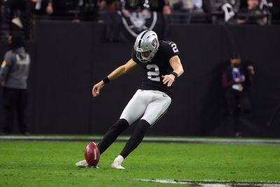 Which player for the Raiders will make the Pro Bowl for the first time?