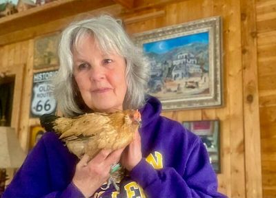 Meet Peanut, a 21-year–old chicken and world record holder