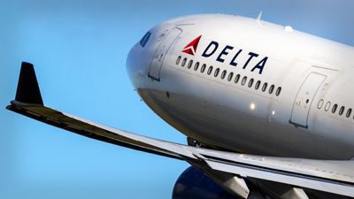 Delta flight forced to turn around after terrifying engine failure