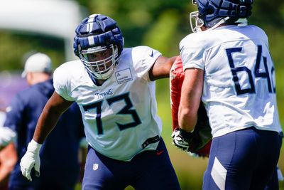 Titans re-sign OL Justin Murray to practice squad