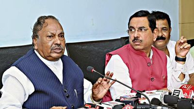 Congress government will collapse either before or after Lok Sabha elections, says former Karnataka Minister K.S. Eshwarappa