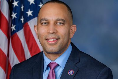 Jeffries Backs Ilhan Omar For Re-election