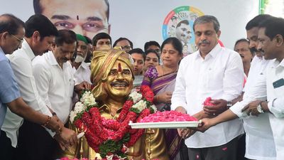 YSRCP leaders pay rich tributes to Y.S. Rajasekhara Reddy on his death anniversary