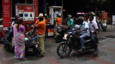 Petroleum dealers urge Centre to notify them in advance of any changes in fuel price