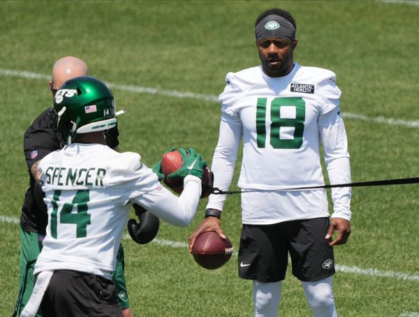 Jets QB Aaron Rodgers accuses Giants' Jihad Ward of 'making s--- up' in  beef, TV News