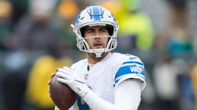 Former NFL Quarterback Gets Attention From College Football Fans for Questionable Outfit Choice