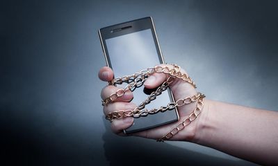 ‘I’d just delayed the inevitable’: what I really learned going without a mobile phone for a day