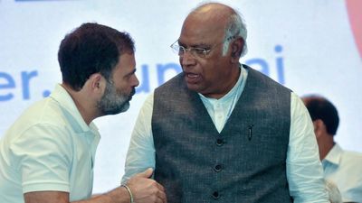 Morning Digest | Kharge calls meeting of INDIA bloc floor leaders on Sept 5; EC to visit Bhopal today to inspect poll measures, and more