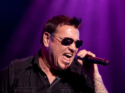 Smash Mouth frontman Steve Harwell dies at 56 - OLD