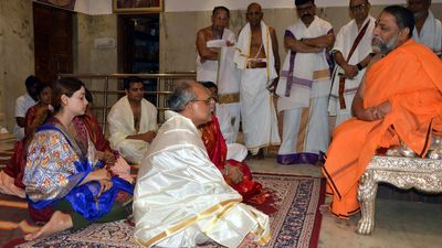 Andhra Pradesh Chief Secretary Jawahar Reddy prays at Mantralayam