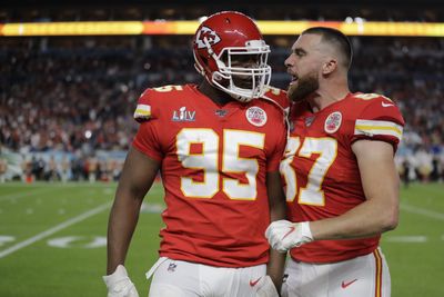 Chiefs TE Travis Kelce clarifies comments on Chris Jones’ holdout