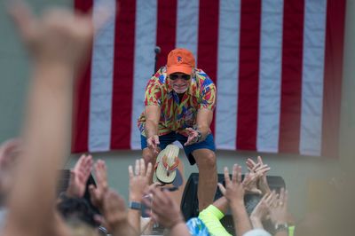 Capitol Lens | Jimmy Buffett and his flip-flops - Roll Call