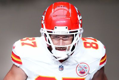 Chiefs All-Pro TE Travis Kelce suffers hyperextended knee, status in doubt for Week 1 vs. Lions