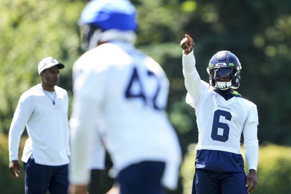 Seahawks name six players as team captains