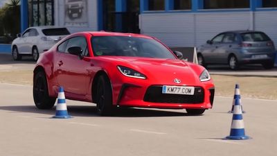 Watch How Toyota GR86 Handles The Moose Test