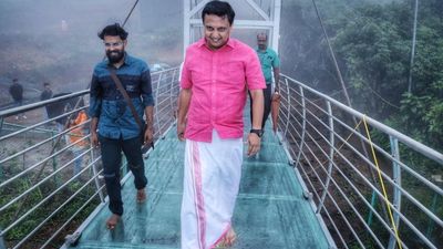 Cantilever glass bridge at Wagamon opened for tourists