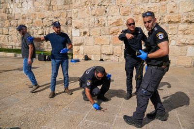 Palestinian attacker wounds 2 people in stabbing attack outside Jerusalem's Old City