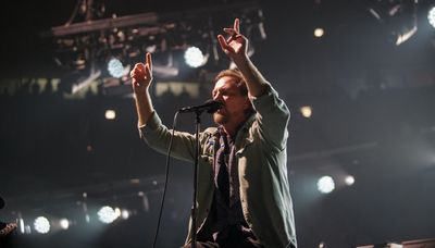 Pearl Jam comes ‘Alive’ in heartfelt United Center show
