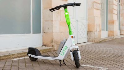 Paris Says Goodbye To Electric Scooter Rentals, E-Bike Sharing Encouraged