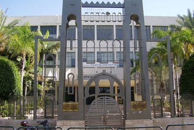 Left-wing Tel Aviv Headmaster Resigns In Protest