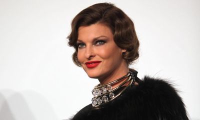 Linda Evangelista reveals she had double mastectomy after breast cancer diagnosis