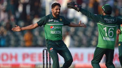 Asia Cup 2023: WATCH - Shaheen Shah Afridi presents special souvenir to Haris Rauf