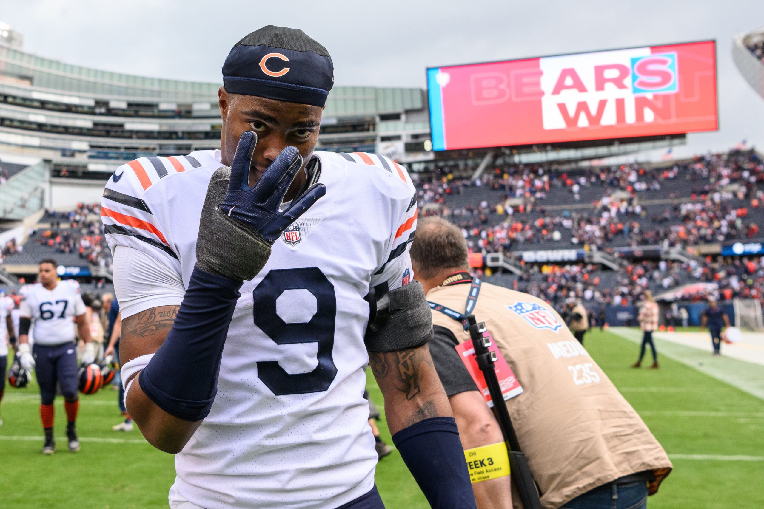 Bear Necessities: Jaquan Brisker Returns To Practice…