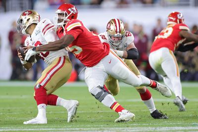 Chiefs DL Chris Jones seen serving hamburgers, community