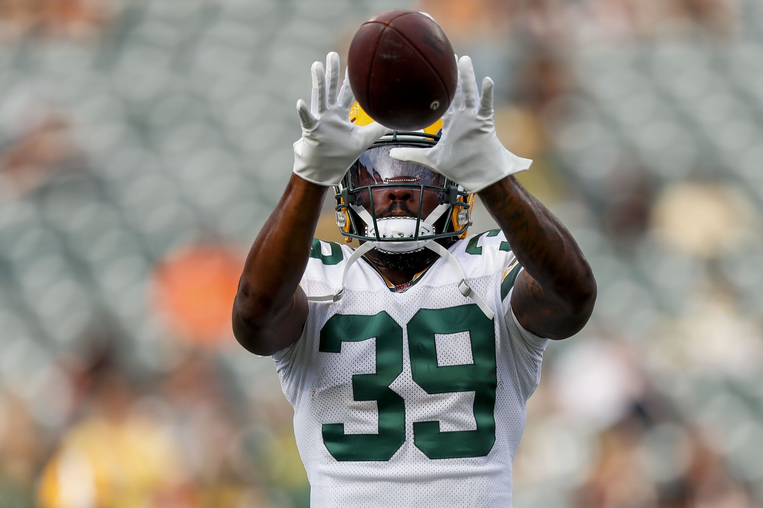 Packers place Tarvarius Moore and Tariq Carpenter on non-football injury  list