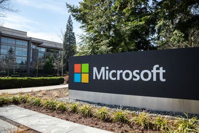 5 Reasons to Buy Microsoft Stock Right Now