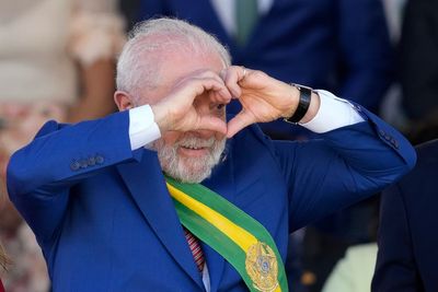 Brazil's Lula seeks to project unity and bring the army in line during Independence Day events