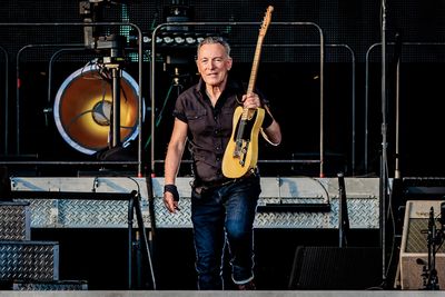 Springsteen postpones shows amid illness