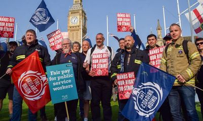 Unions poised to back policy of defiance against UK law restricting strikes