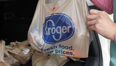 Kroger, Albertsons to sell hundreds of stores in bid to clear merger of 2 of largest US grocers