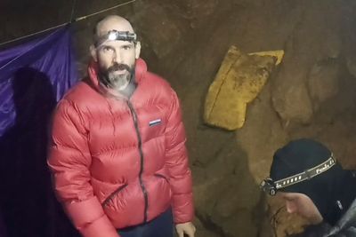 Rescuers poised to begin evacuation of sick American explorer trapped 3,400ft inside cave in Turkey