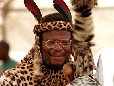 Controversial South African political figure and Zulu minister Mangosuthu Buthelezi dies at 95