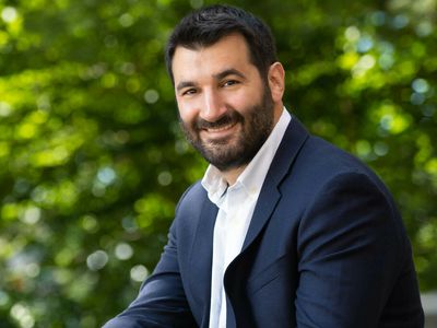 Arab American stories interconnect in the new collection, 'Dearborn'