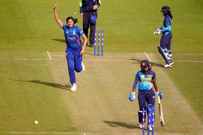 England dominate at Chester-le-Street to bowl Sri Lanka out for 106