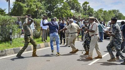 Police thwart TDP activists’ attempt to stop police convoy carrying Naidu in Prakasam