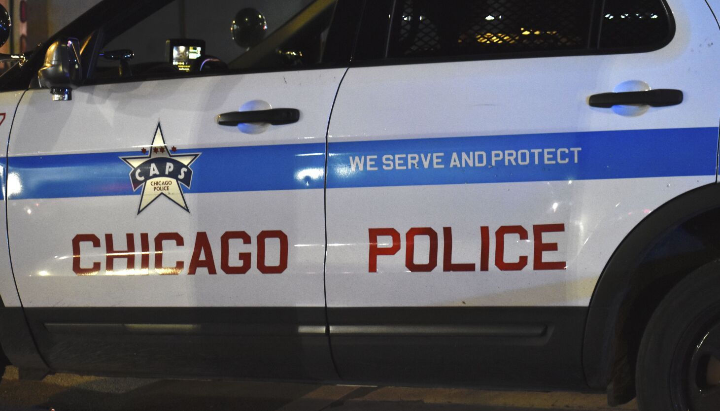 2 Chicago police officers among 4 hospitalized when…
