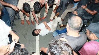 Andhra Pradesh Police take Pawan into preventive custody as he tries to reach Vijayawada
