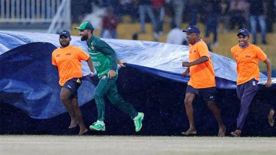 Watch: Pakistan's Fakhar Zaman helps groundstaff cover pitch amid rain