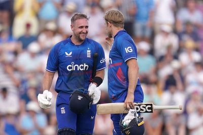Liam Livingstone leads recovery as England beat New Zealand to level ODI series