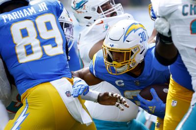 Highlight: Chargers RB Austin Ekeler busts loose for big carry vs. Dolphins