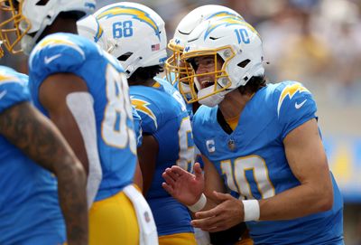 Highlight: Chargers QB Justin Herbert passes for first touchdown of season vs. Dolphins