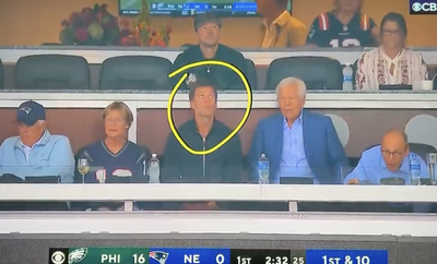 Tony Romo Had NFL Fans Sounding Off About His Silly Tom Brady Move During Eagles-Patriots