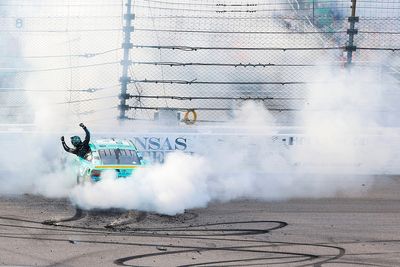 Reddick uses three-wide pass in OT to earn Kansas Cup win