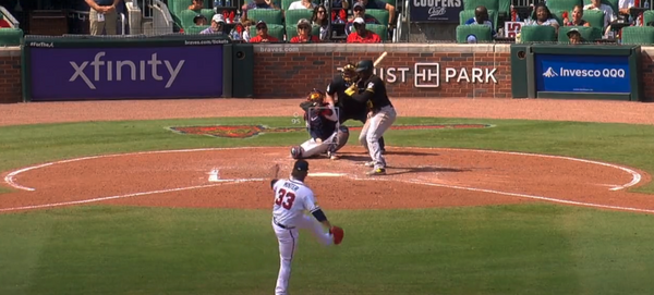 Kyle Schwarber retrieved Matt Olson's 50th HR ball in a classy moment